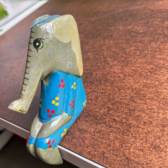 Hand Carved & Painted Wooden Shelf Sitter Elephant Figurine Signed By Artist 5.5 - Picture 10 of 12